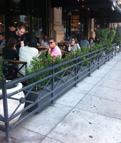Image of sidewalk dining